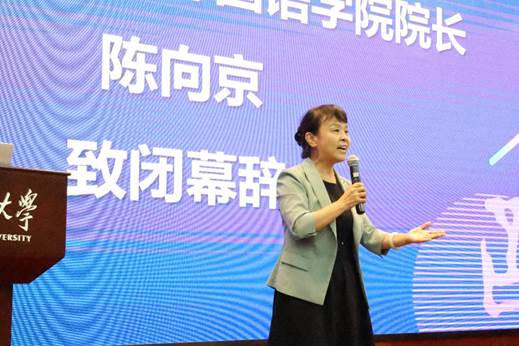 手机截图图人的照片上写着字 中度可信度描述已自动生成